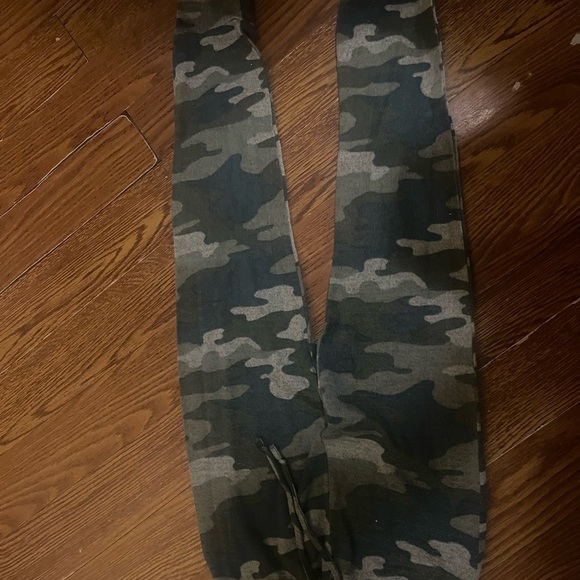 Girls Camo Print Jogger Set - Picture 4 of 6